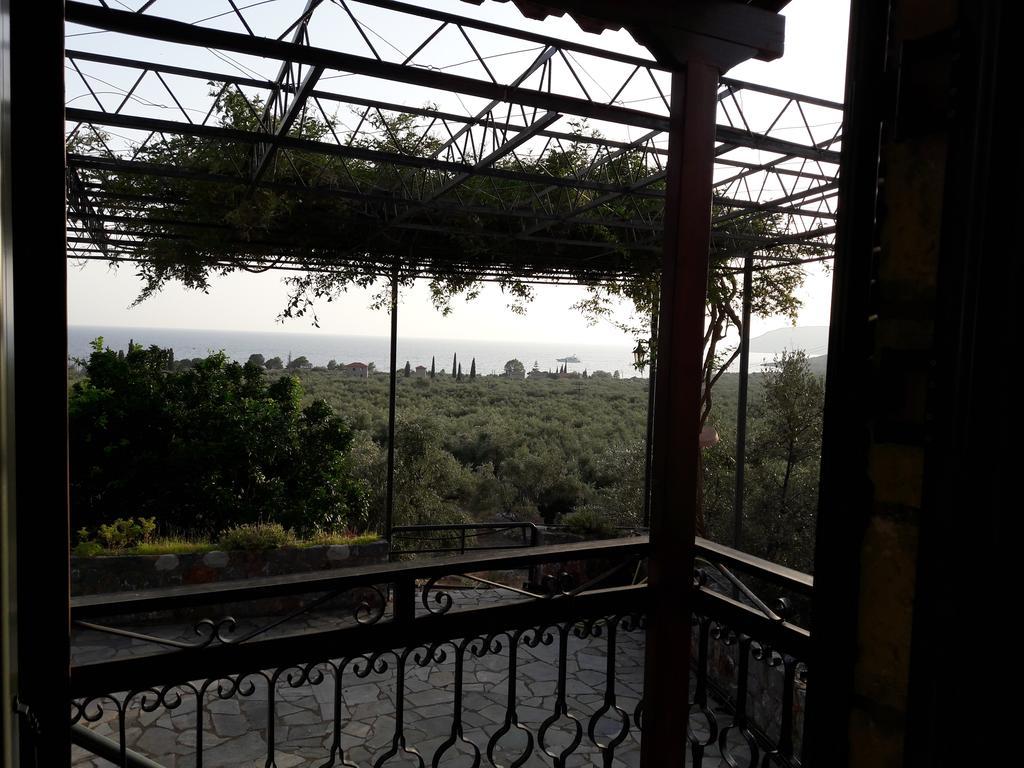Ouranias Studios Kardhamili Bagian luar foto