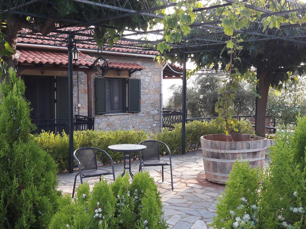 Ouranias Studios Kardhamili Bagian luar foto