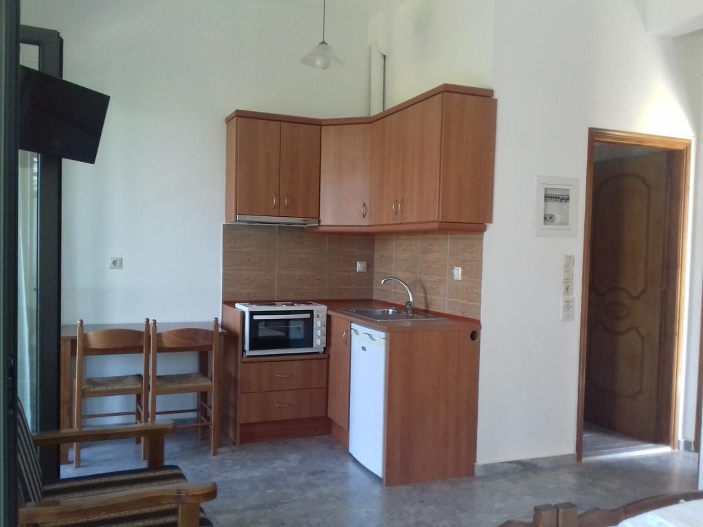 Ouranias Studios Kardhamili Bagian luar foto