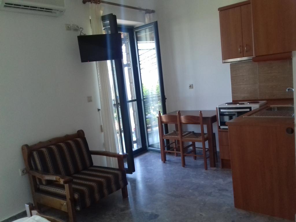 Ouranias Studios Kardhamili Bagian luar foto